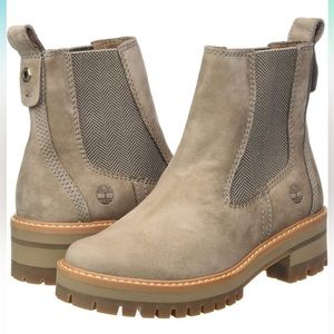 Timberland Women's Courmayeur Valley Chelsea Fashion Boot